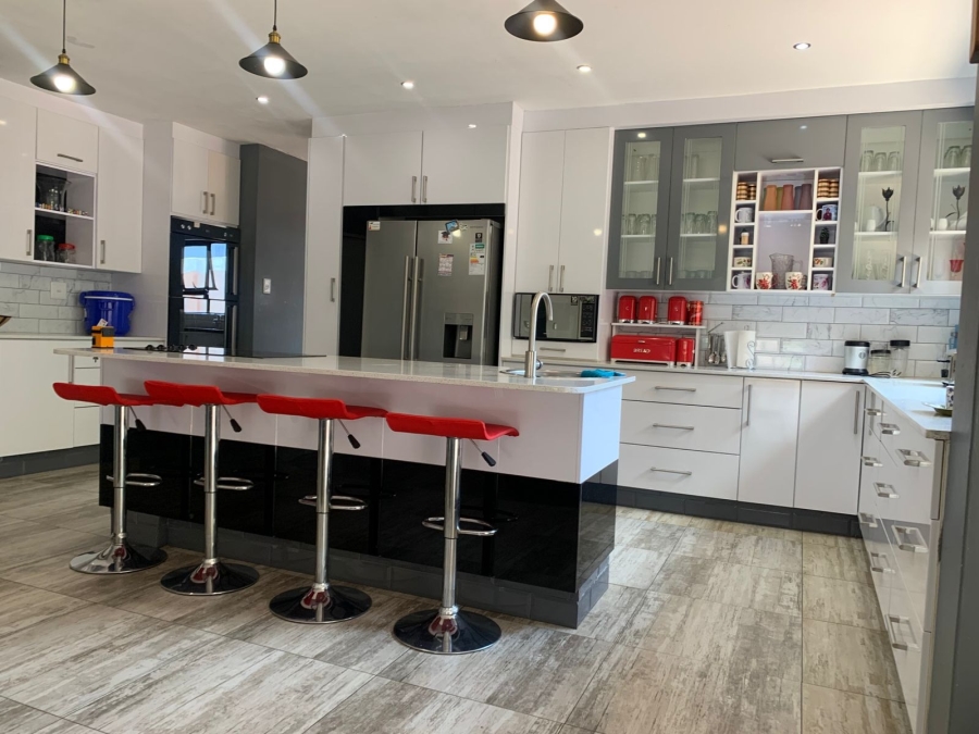 5 Bedroom Property for Sale in Cashan North West